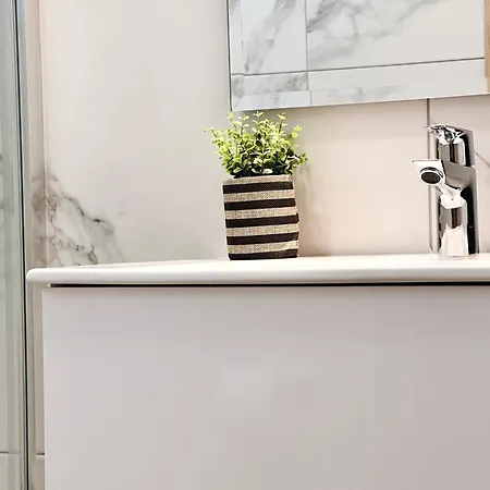 Grace Living - Studio 204